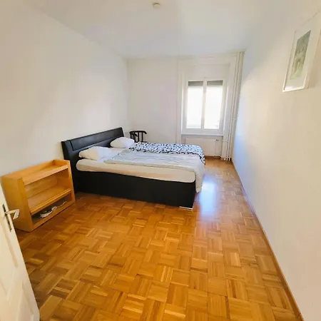 Huge 3 Center Flat, Hb Konrad