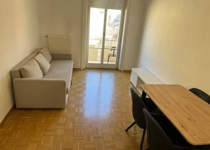 Huge 3 Center Flat, Hb Konrad