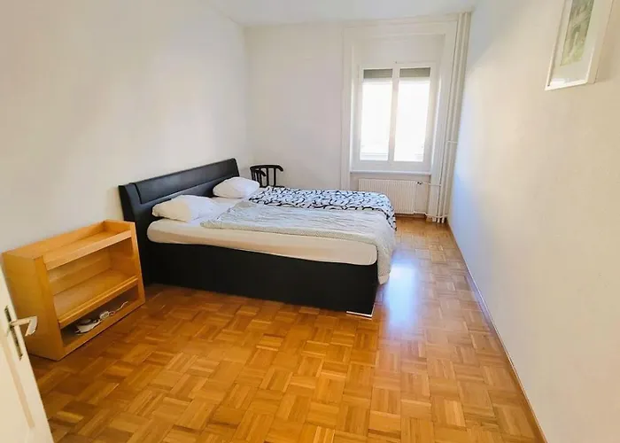 Huge 3 Center Flat, Hb Konrad