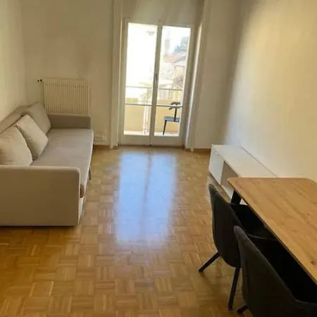 Huge 3 Center Flat, Hb Konrad