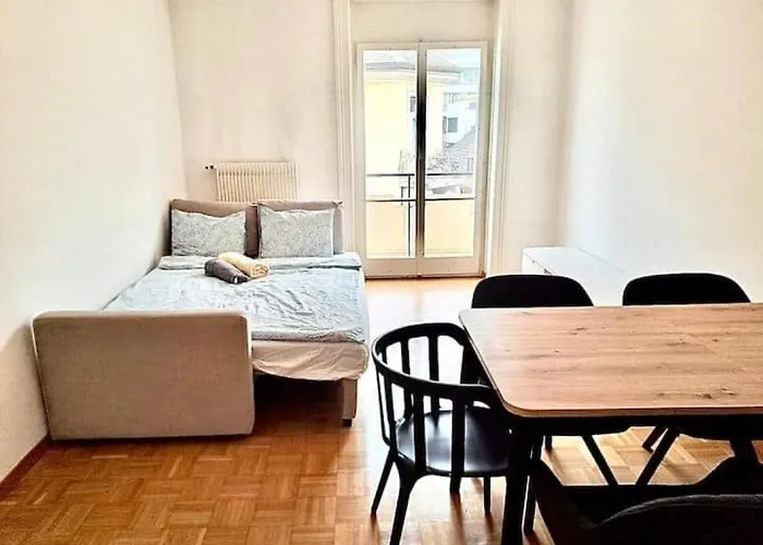 Huge 3 Center Flat, Hb Konrad * Zurych